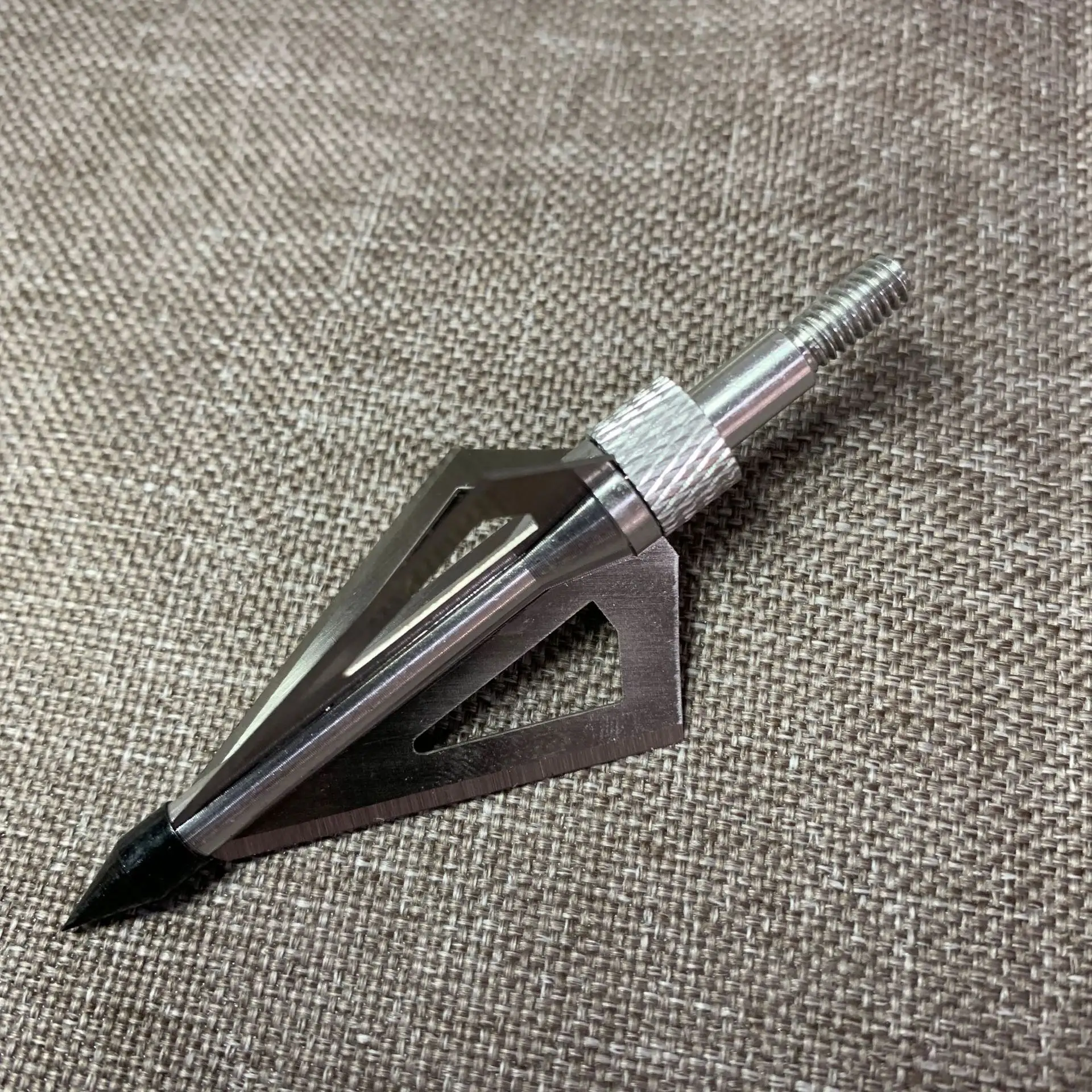 Bow and Arrow  broadheads 100 Grain Arrowhead Tip Point Telflon Surface Treatment Broadhead Arrow Bow Hunting Beast Arrow