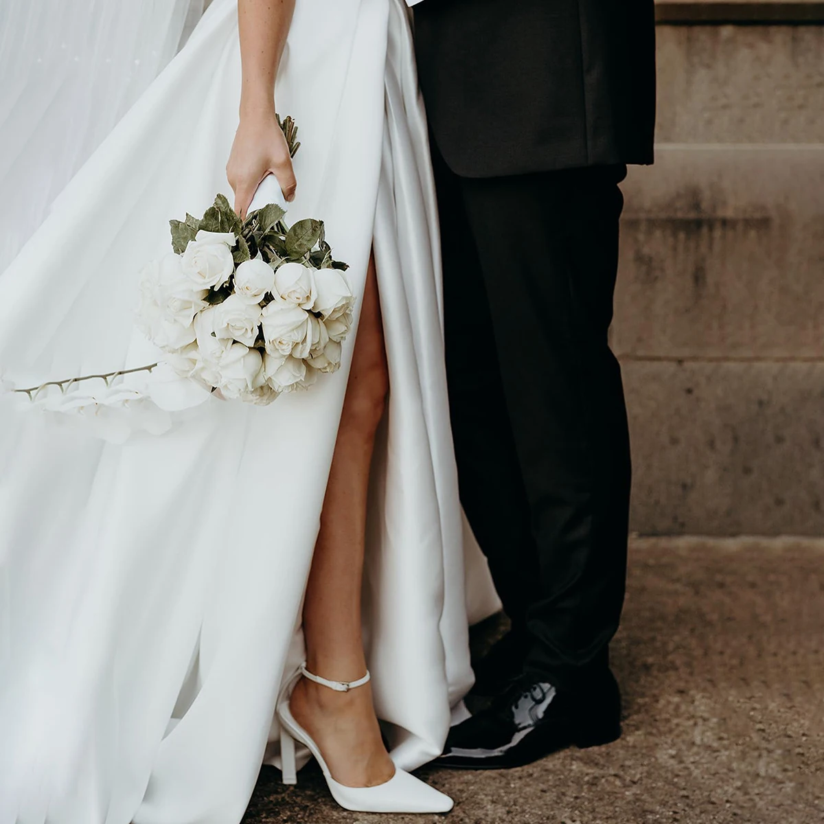 Vestido de novia fruncido con escote drapeado sin tirantes, cola de barrido, plisado, hecho a medida, falda de pétalo en capas Simple, vestido de novia