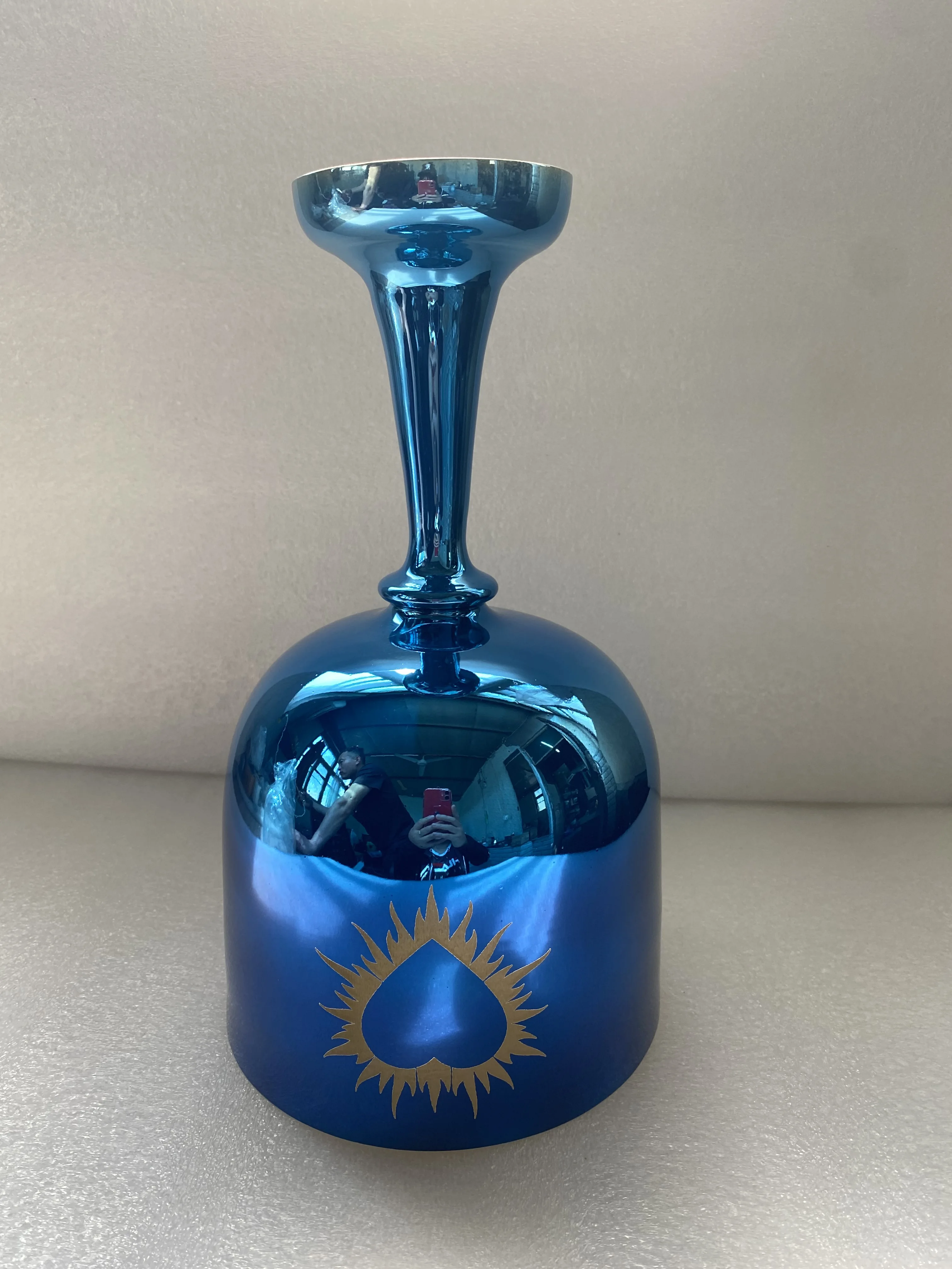

4th octave perfect pitch G note 432Hz Shinny blue color crystal singing chalice & grail with heart engraved about 5.3"