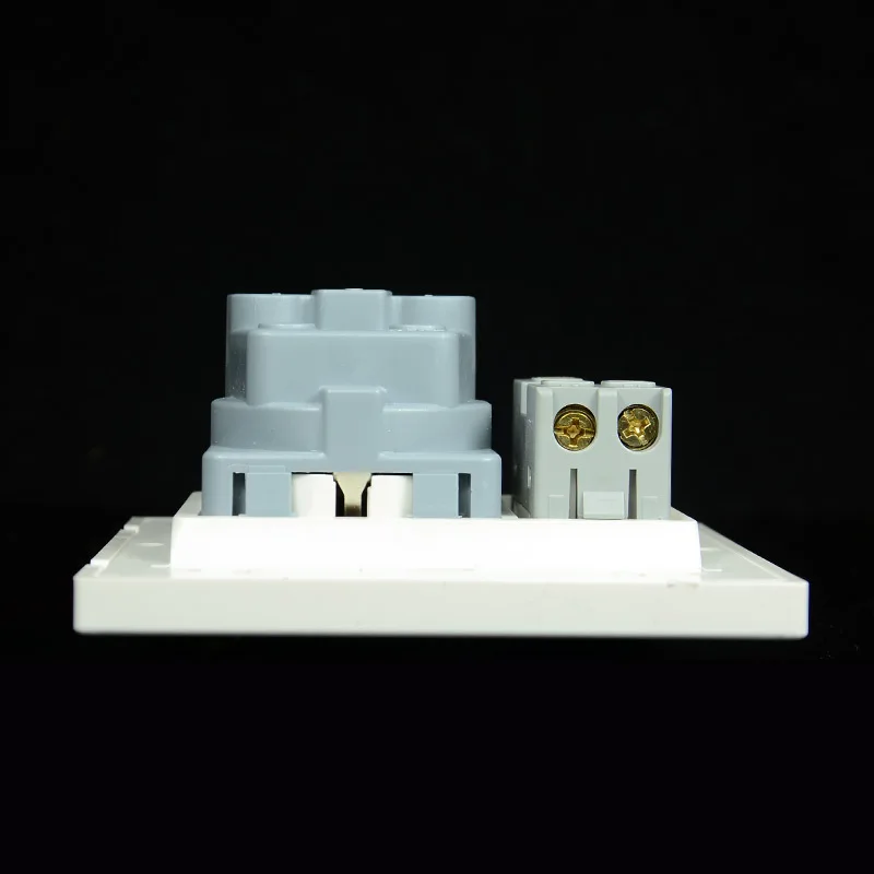 Französischer Standard-Haushaltssteckdosenadapter mit 1-fach 1-Wege-Schalter, 86 * 92mm flammhemmendes Panel, 250V 16A – Detail 4