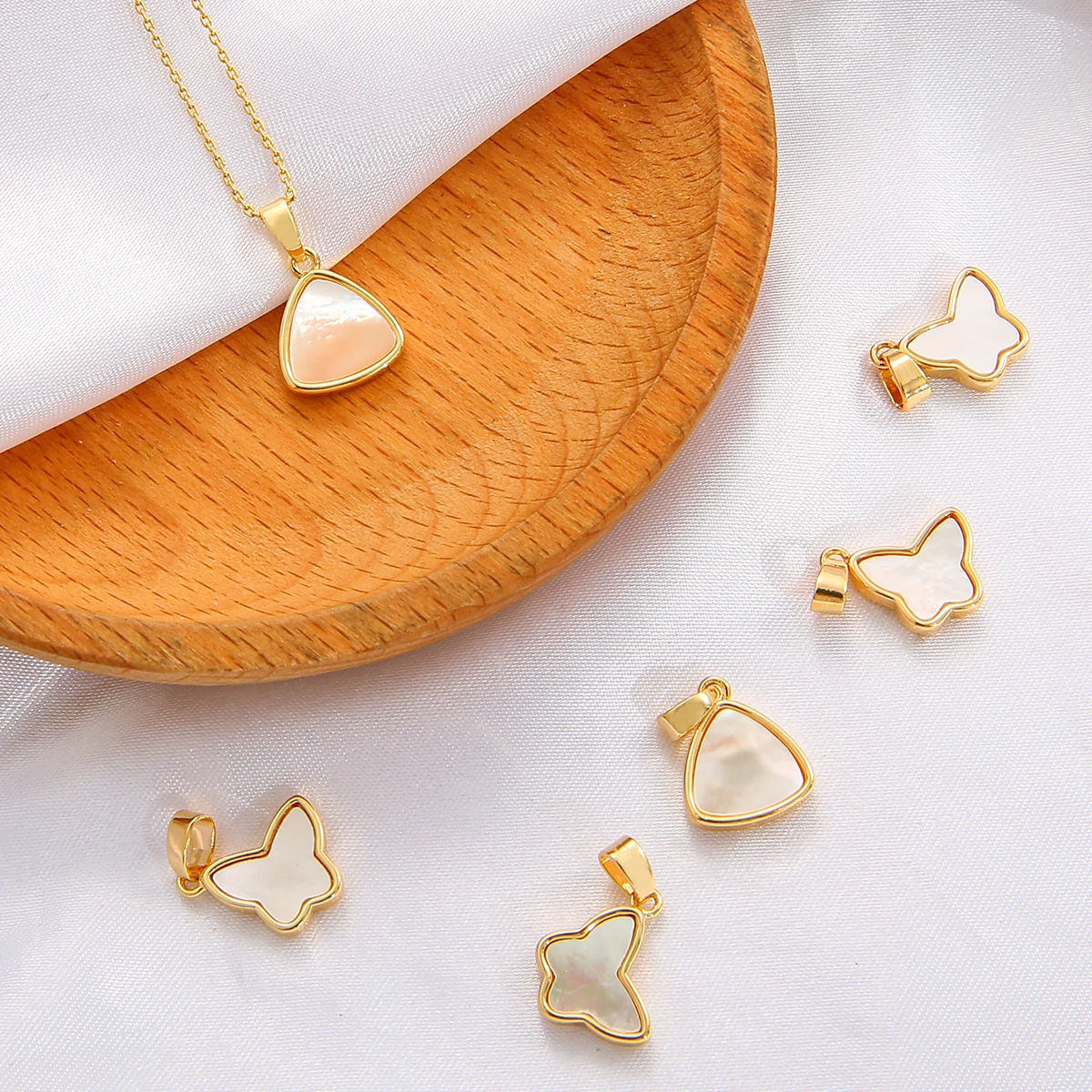 Hot Selling  18K Gold-plated Copper Triangle Charm Pendants  with Natural Shell MOP Necklace/ Bracelet DIY Jewelry Making