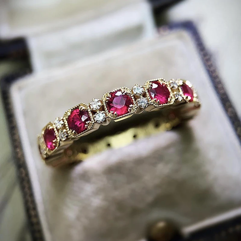 Huitan Vintage Rose Red Cz Pierścionki na palec dla kobiet Pierścionek w kolorze złotym Jasne kobiece akcesoria Prezent na rocznicę Nowo Biżuteria