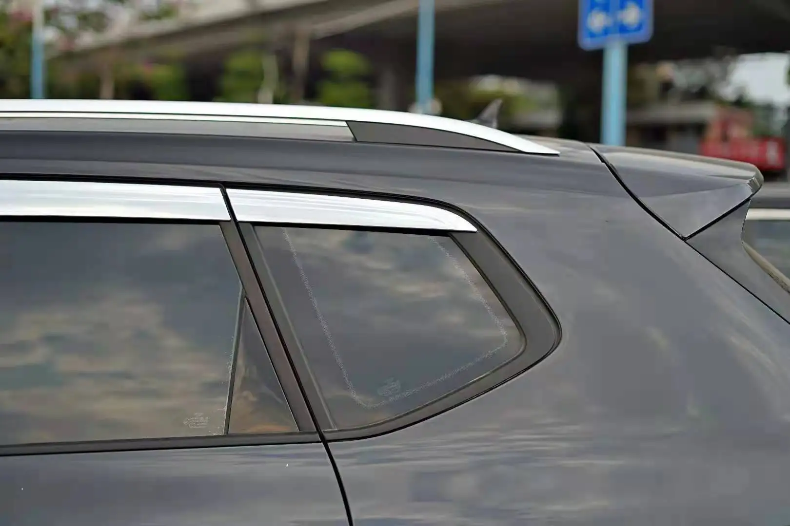 Chrome door visor side window deflector shade sun rain shield silver trips eaves for Volkswagen Tharu 2019-E004