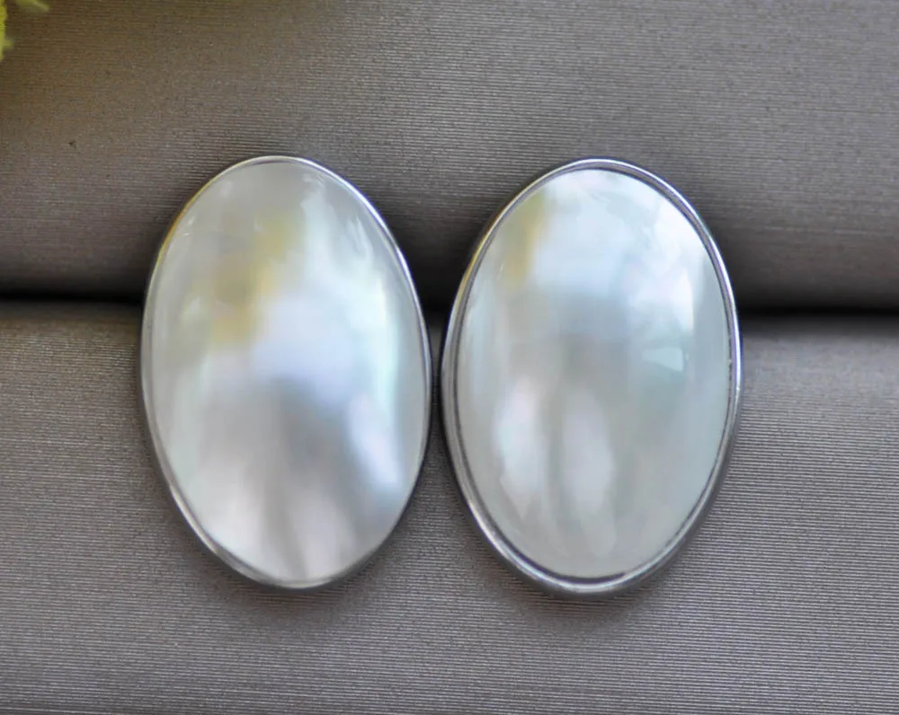 

Z11108 22mm White Ellipse Mabe Pearl Stud Earring 925silver