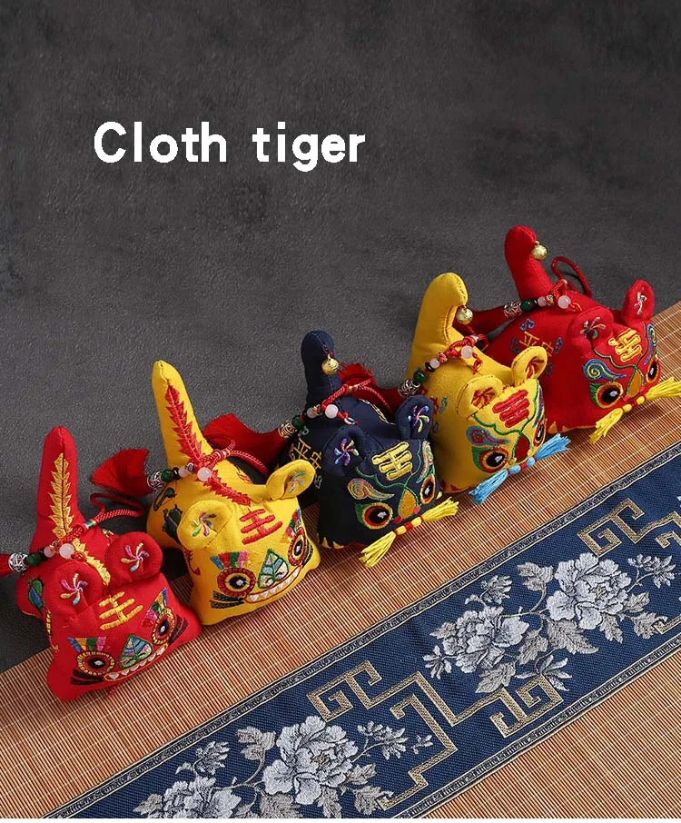 Chinesischen Traditionellen Tuch Stoff Tiger Puppe Glück Spielzeug Neue Jahr Neugeborenen Baby Geburtstag Geschenk Stickerei Ornamente Auto Anhänger – Detail 1