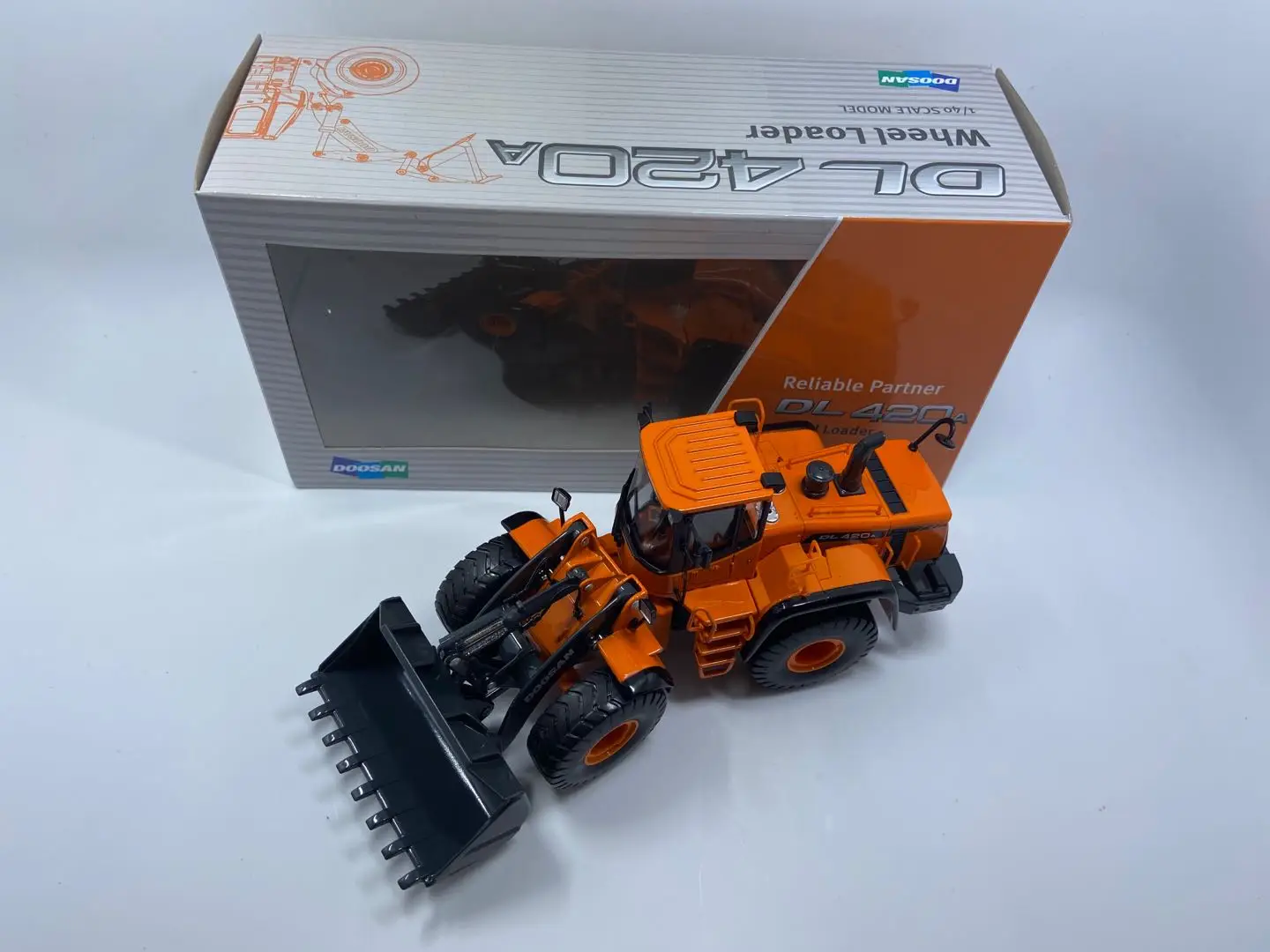 1/40 Doosan DL420A Wheel Loader Scale DieCast Model Gift Boys Toys