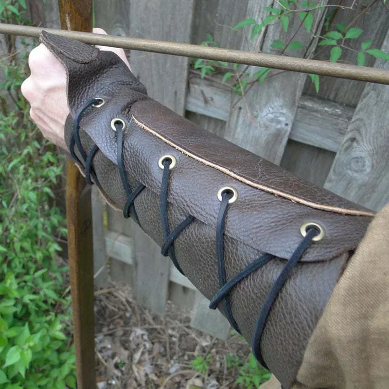 Medievale rinascimentale Archer Hunter tiro con l'arco Bracer guanto in pelle Steampunk braccio armatura Costume vichingo tiro caccia accessorio