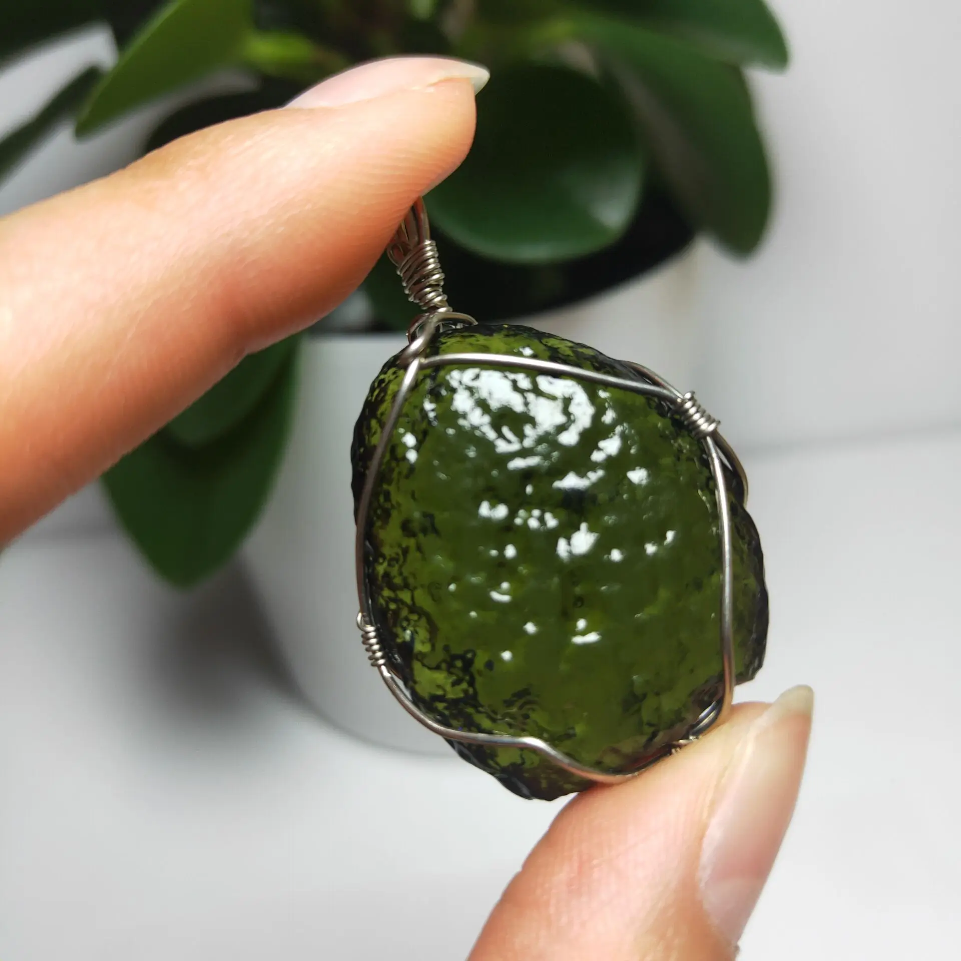 1pcs  6-9g Copper Wire Weaving Green Moldavite Czech Meteorite Impact Glass Rough Stone pendant