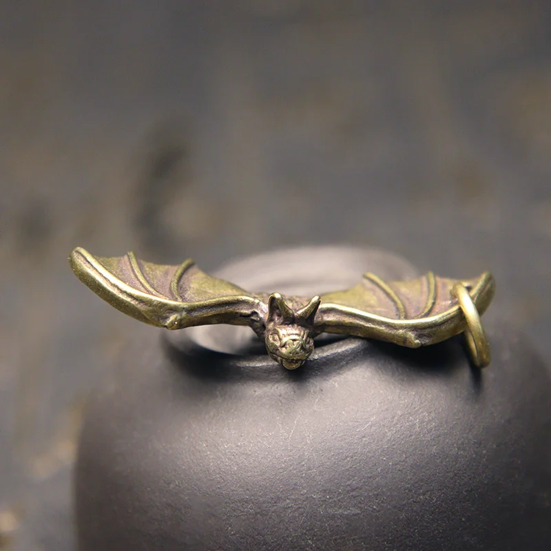 Retro Brass Mini Flying Bat Figurines Keychains Pendants Car Key Ring Bag DIY Lanyard Hangings Jewelry Accessories Animal Charms