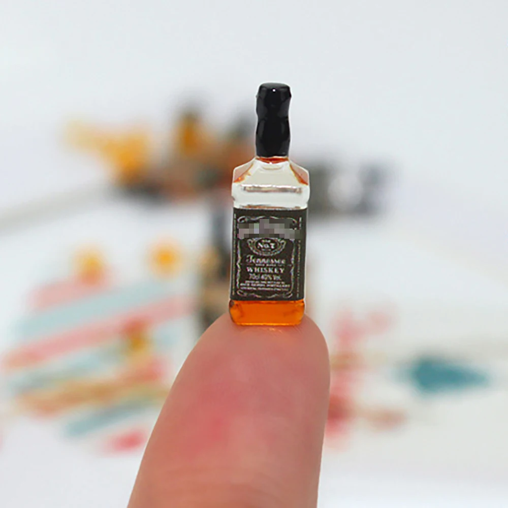 1Pcs 1/12 Dollhouse Miniature Accessories Mini Resin Whisky Bottle Simulation Wine Bottle Model Toys for Doll House Decoration