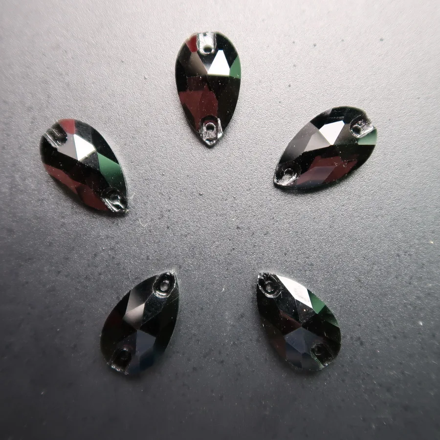 Geleeartige Kristallsteine in Tropfenform mit Flacher Rückseite und Zwei Löchern, 5 Größen, zum Aufnähen auf Kleider, Schuhe, Taschen, DIY-Dekoration – Detail 5