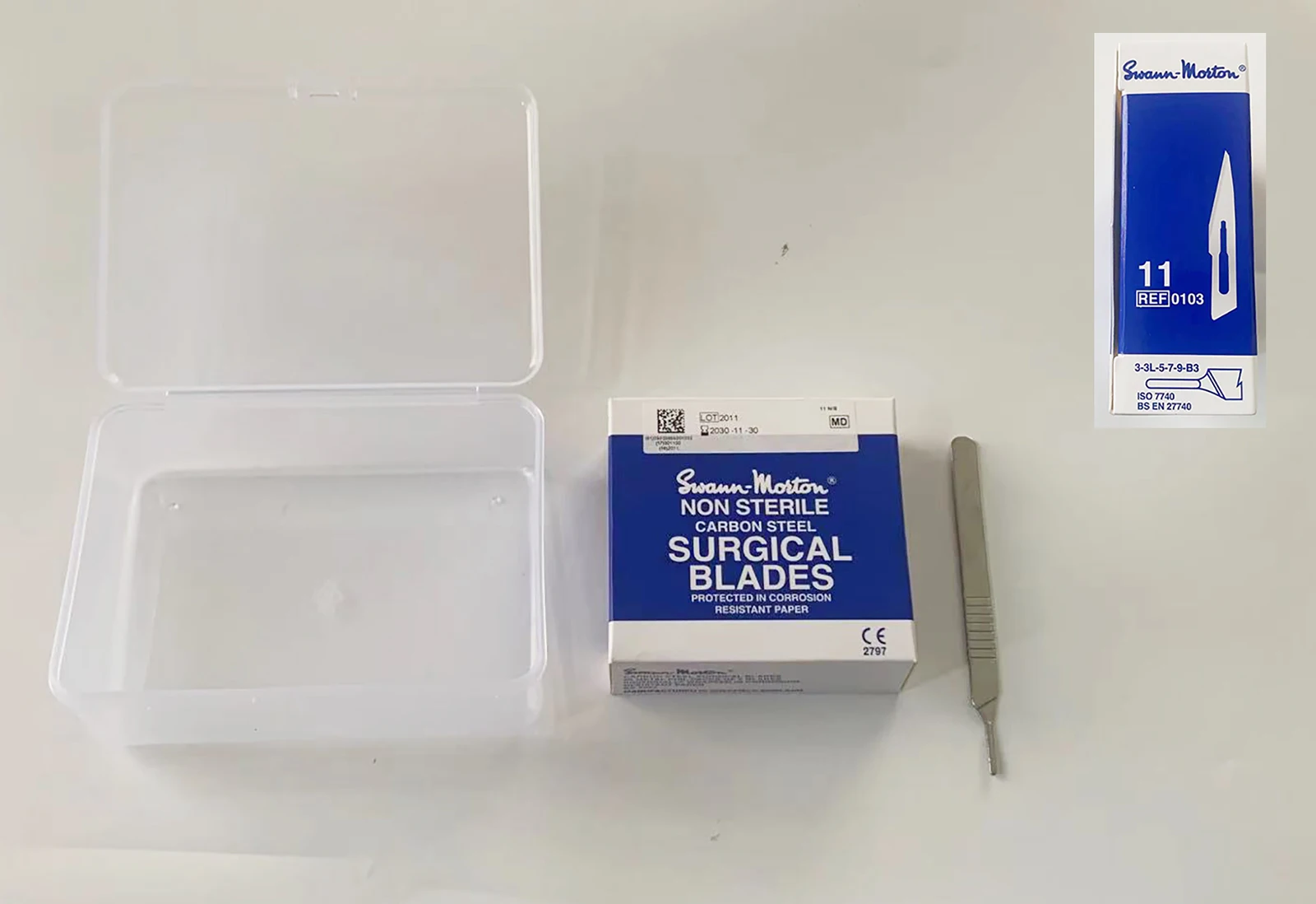 

Whole Box 100PCS Swann Morton Non Sterilized Surgical Blades 11# with Surgical Handle