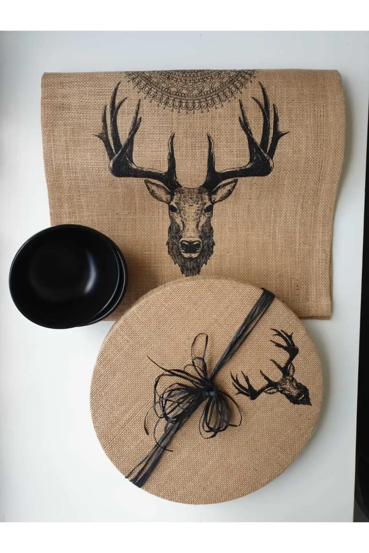 Deer Patterned Jute Runner and 6 Underplates