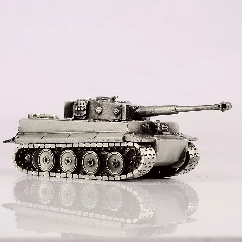 1/72 all-metal heavy tank model of a World War II German Tiger Furnishing articles