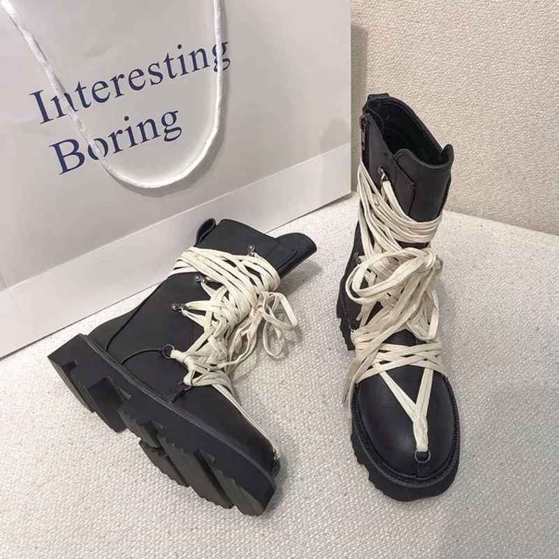 

2021 New Autumn And Winter Fashion Casual Round Toe Lace Up Black Leather Single Shoes Women Short Cool Boots Q291