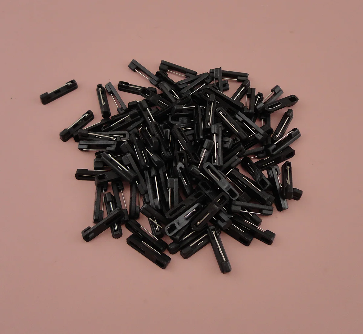 200PCS 3.0cm 2.0cm 3.6cm 4.2cm White Black Plastic Brooch Base Pin backs Plain Safety pins for DIY Badges Corsages
