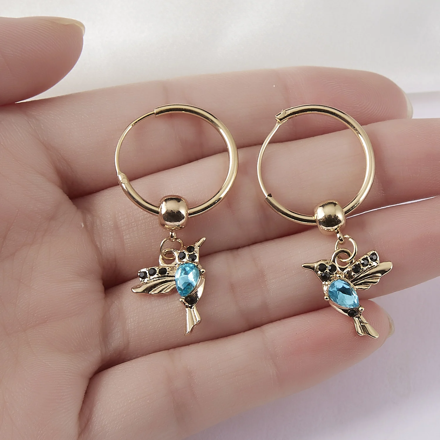 2021 Hot Sale Red Blue Crystal Birds Round Hoop Earrings Bird Vintage Bohemia Hummingbird Earrings Pendant Jewelry Dropshipping