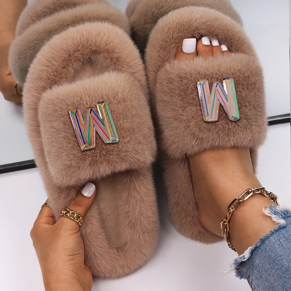 

Fashion Slippers Women Designer Letter Decor Faux Fur Slides Home Fluffy Flip Flops Female Platform Sandals Winter Casual Shoes