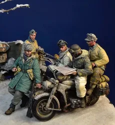 1/35 Resin Model Figure GK，5 figures ,There is no motorcycle ， motorcycle accessories ， Unassembled and unpainted kit