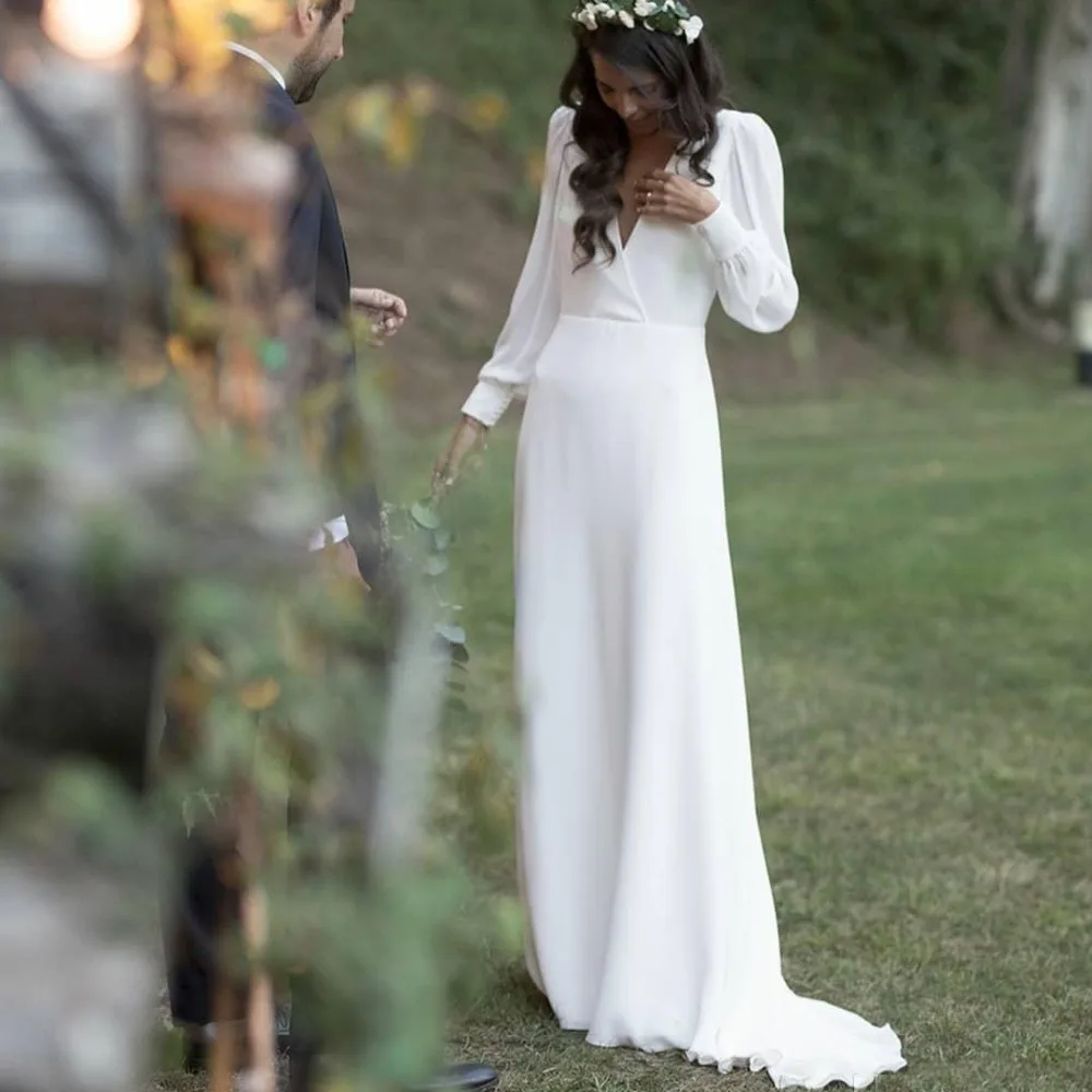 Gaun Pengantin Pantai Garis A Sifon Putih 2019 dengan Gaun Pengantin Taman Boho Punggung Terbuka Leher V Lengan Panjang Pernikahan Panjang Hingga Ke Lantai