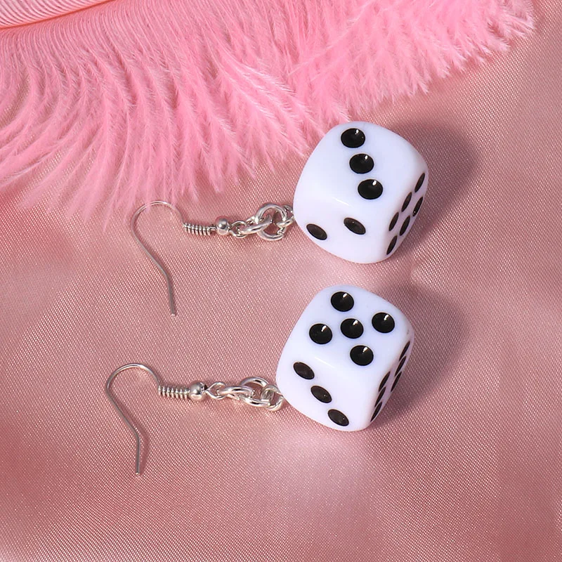 Aihua Heißer Verkauf Weiß Schwarz Farbe Platz Würfel Ohrringe für Frauen Lustige Digitale Würfel Ohrringe Femme Bijoux Brincos Berloques – Detail 6