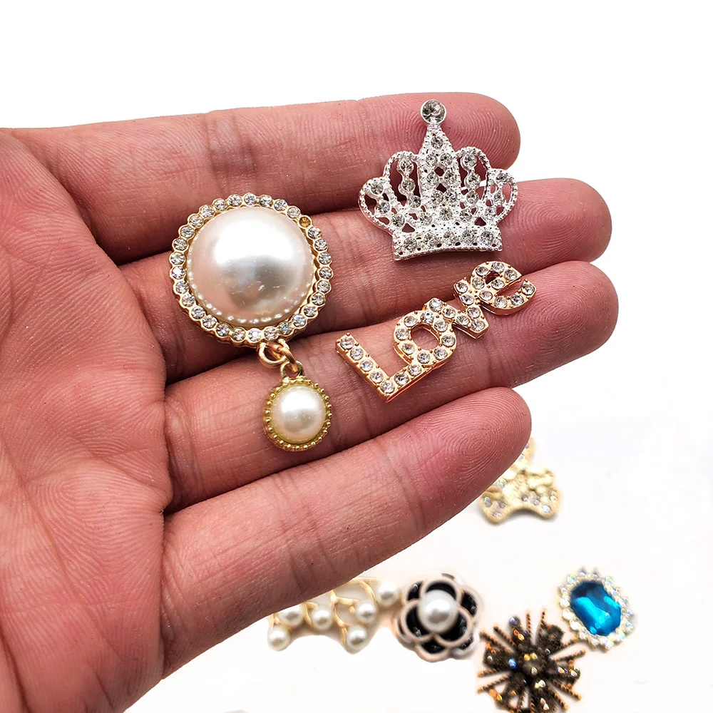 Hot 1pcs Jewelry Metal Shoe Charms Crystal crown Shoe Aceessories Pearl Bracelet Fit women’s croc clogs girls Gifts