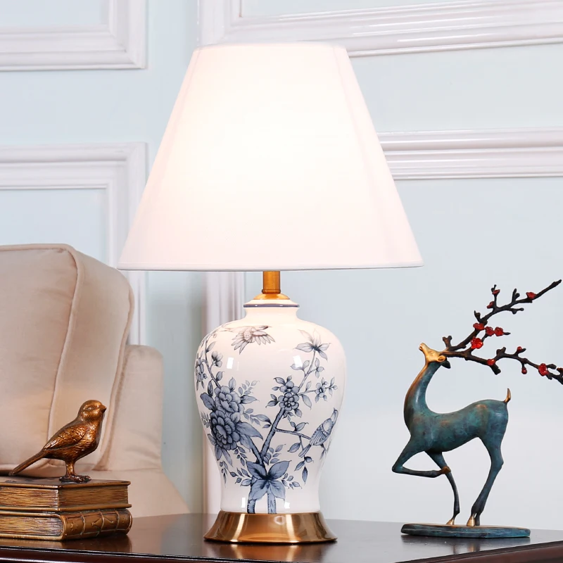 New Chinese Blue and White Porcelain Ceramic Table Lamp for Living Room Bedroom Classical Luxury Vintage American Bedside Lamp