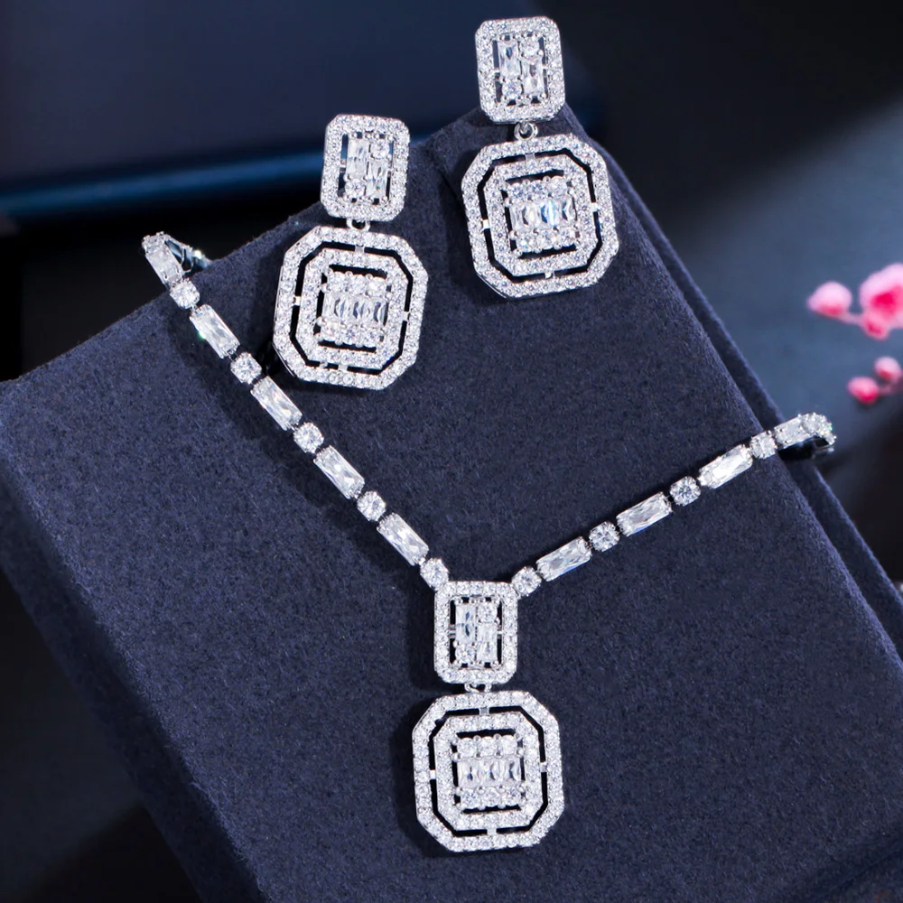 Pera - Juego de Joyería de Lujo para Novia, Collar y Pendientes Cuadrados con Circonitas Blancas en Color Oro Nigeriano, J480
