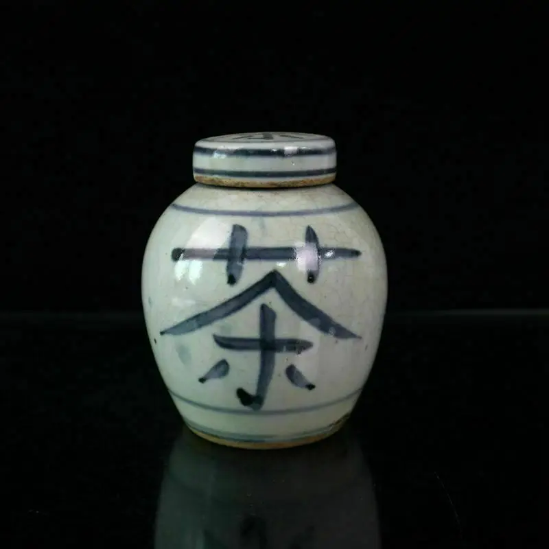 

Chinese old porcelain Cracked glaze open blue and white tea pattern lid jar