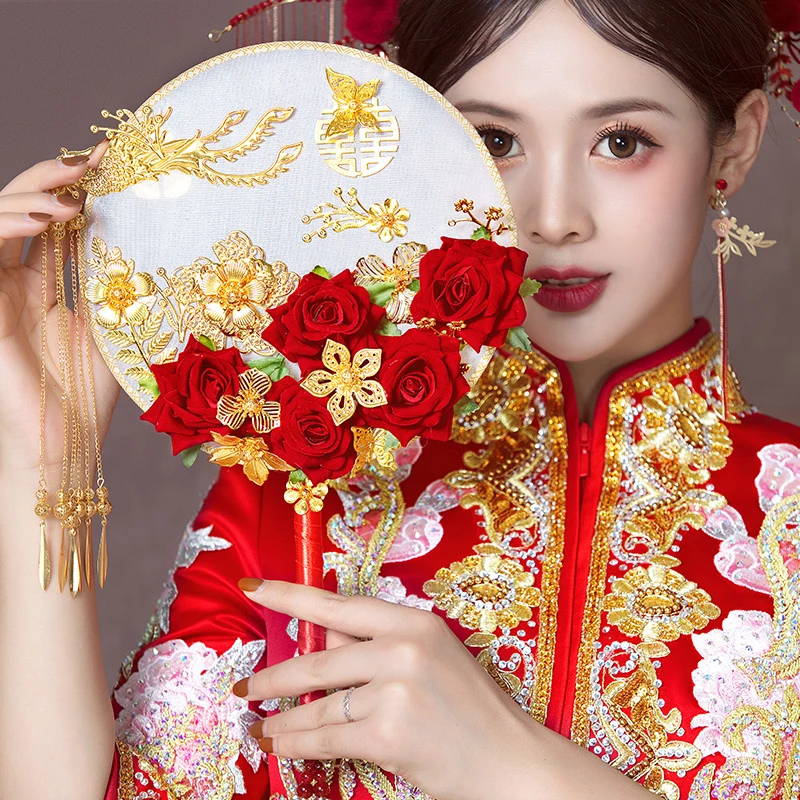 HIMSTORY Bride Buket Red Roses Flower Bridal Fan Chinese Style Long Tassel Phoenix Wedding Bouquet Ancient Gold Hand  Accessorie