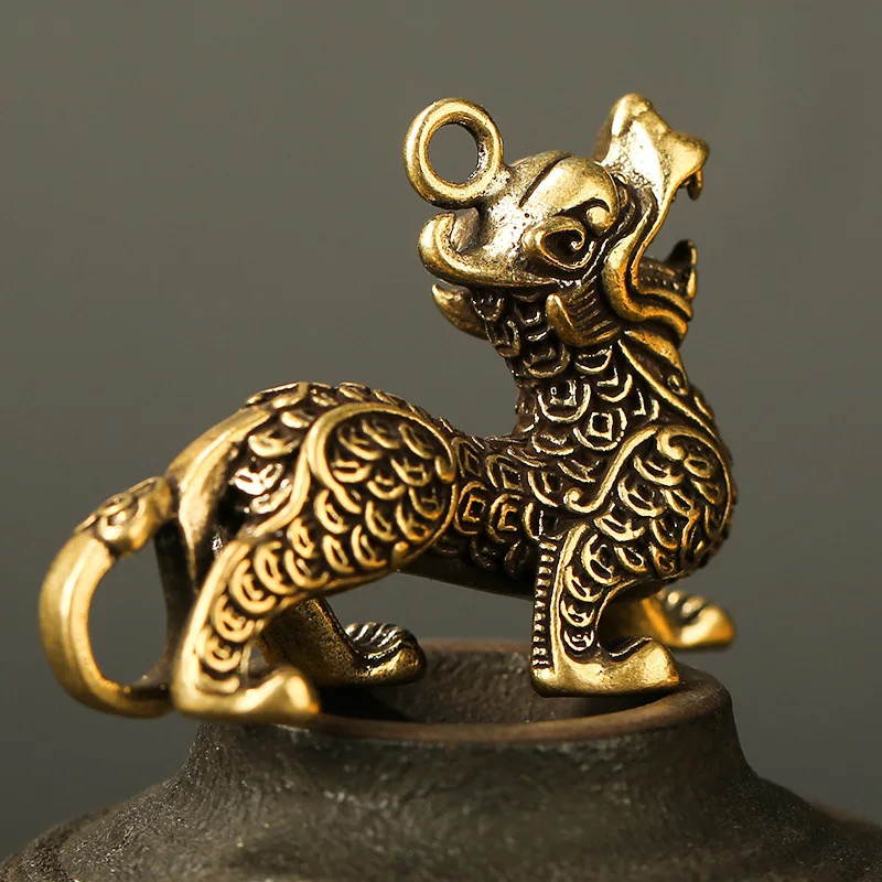 Small Bronze Chinese Ancient Beast Lucky Figurine Keychains Pendant Vintage Brass Mythical Animal Kirin Car Key Rings Hangings