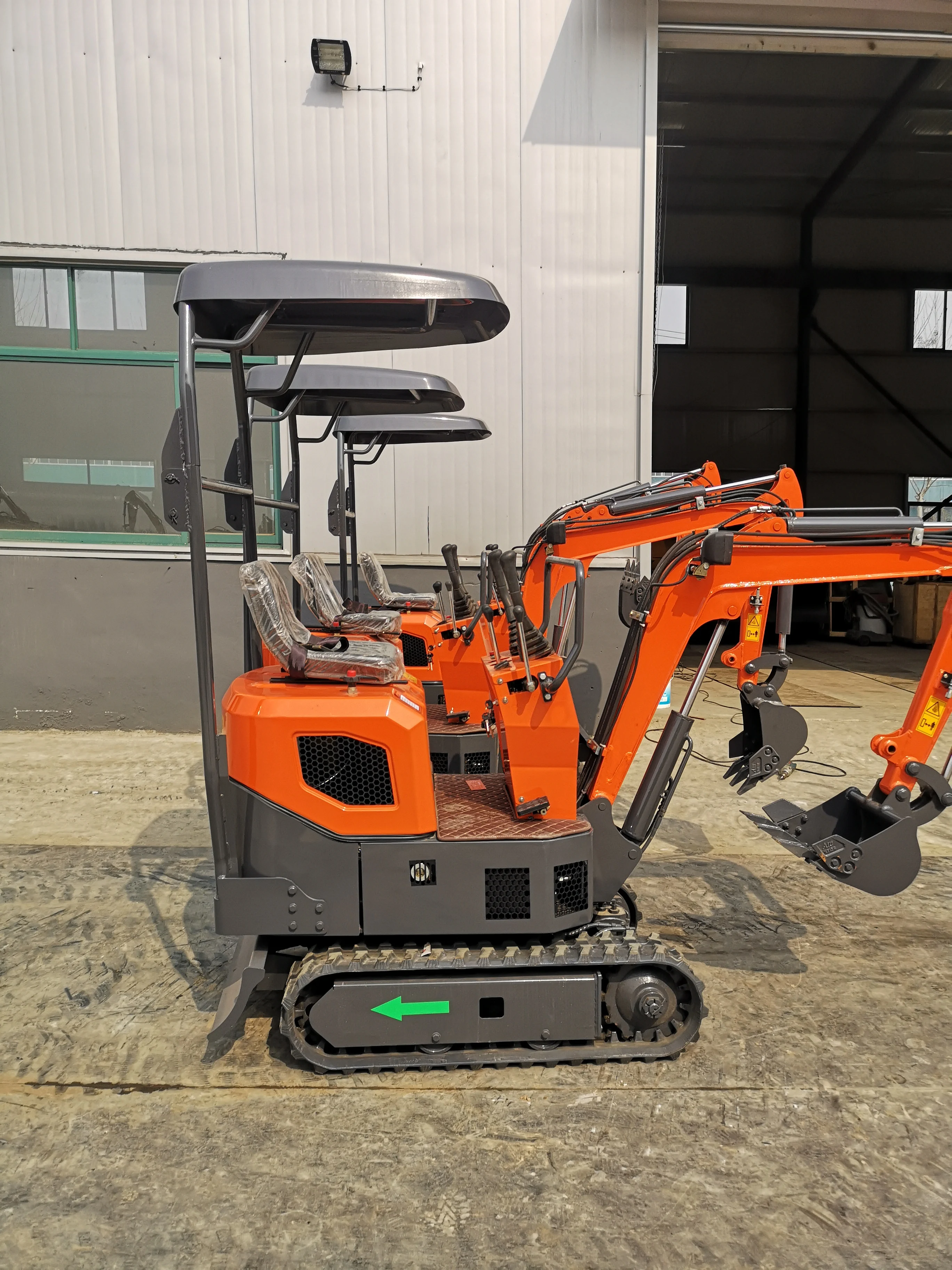 SYNBON Crawler Hydraulic Small Digger Mini  Excavator Garden Digging Machine