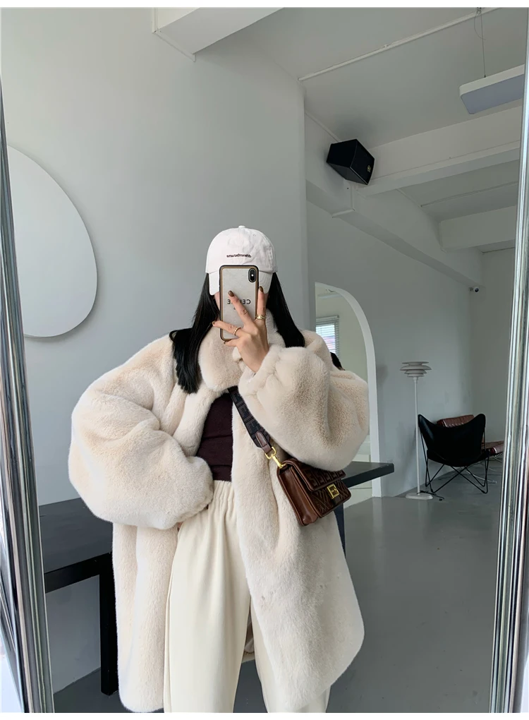 Lautaro Winter Long Oversized Warm Soft Fluffy Faux Fur Coat Women Drop Shoulder Long Sleeve Casual Loose Korean Fashion 2021
