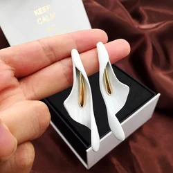 New Creative Geometry Irregular Stud Earrings Calla Lily Enamel Earrings for Women Fashion Ceramic Eardrop Lady Party Jewelry