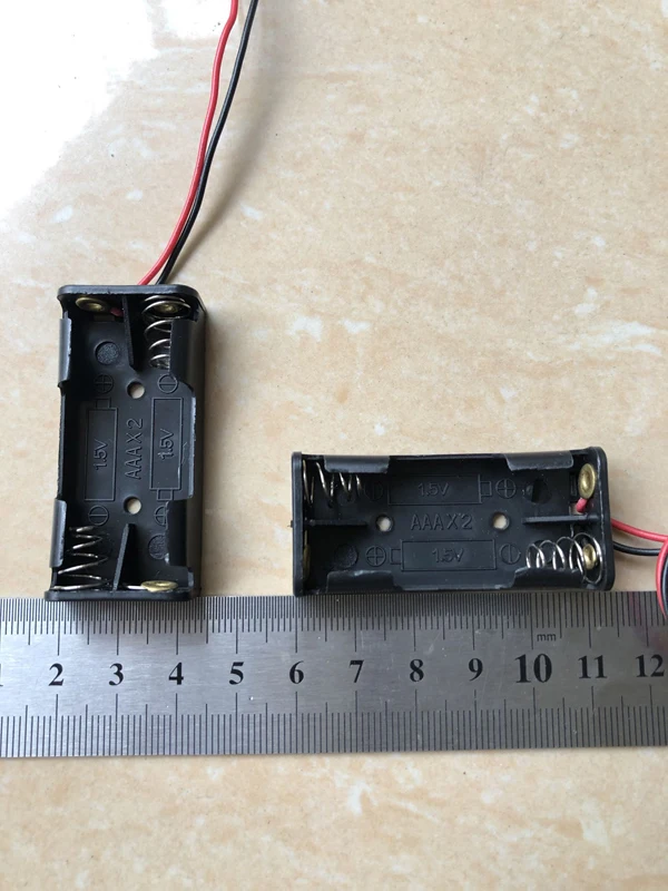 AAA بطارية حامل صندوق تخزين الحاويات 2 فتحات ل 2 x AAA الأسود مع التوصيل البلاستيك بطاريات قذيفة