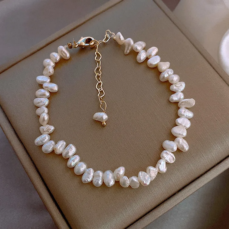 

2021 Korea Hot Selling Fashion Lady Gold Color Bracelet Simple White Imitation Pearl Bracelet Baroque Women's Daily Wear Jewelry