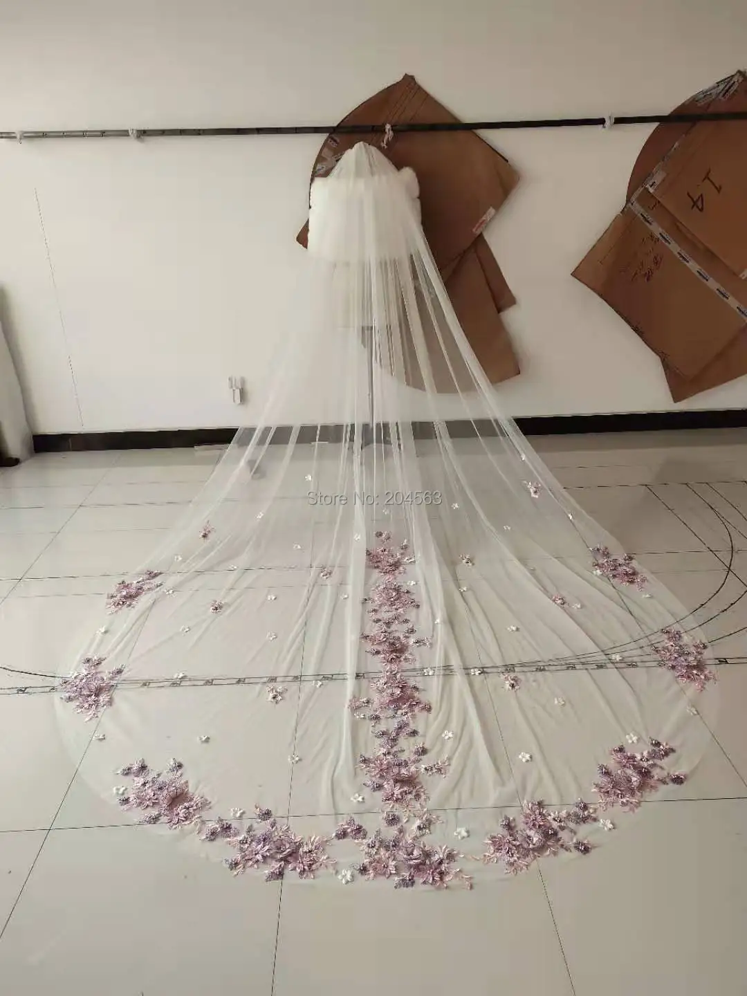 One-Layer Wedding Veil with Color Appliques Unique Long Bridal Veils with Crystals and Comb RR2020