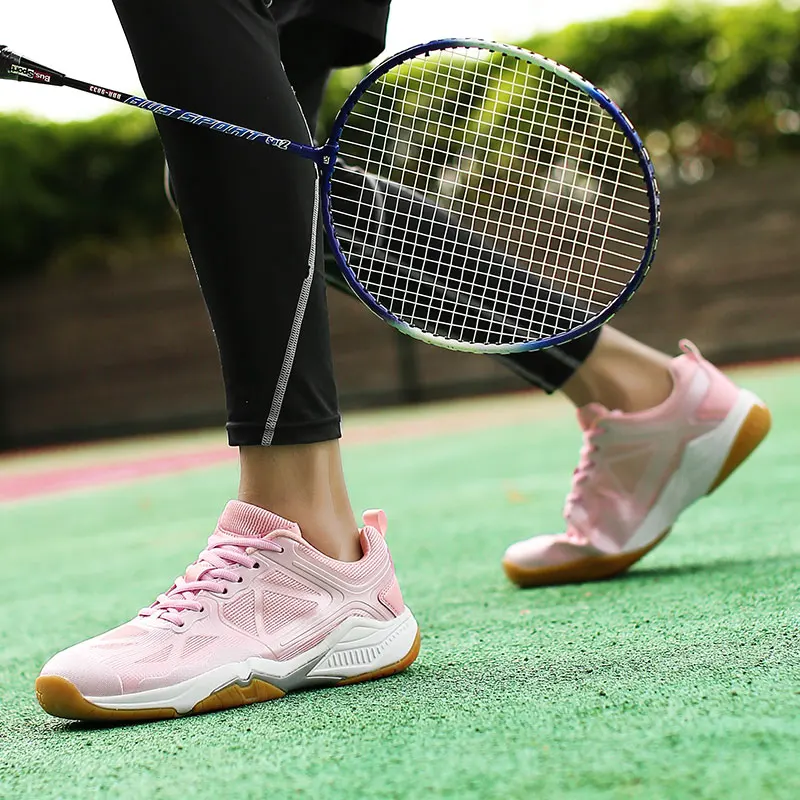 Sneakers Wanita Sepatu Bulu Tangkis Pria Sepatu Olahraga Luar Ruangan Sejuk Ringan untuk Latihan Olahraga Wanita Atletik Olahraga Model Pasangan Merah Muda