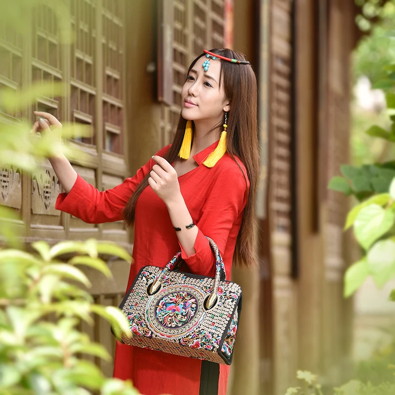 Women Retro Handbag Hand Embroidery Chinese Ethnic Style High Quality Exquisite Messenger Bag High Capacity Casual Shopping Tote