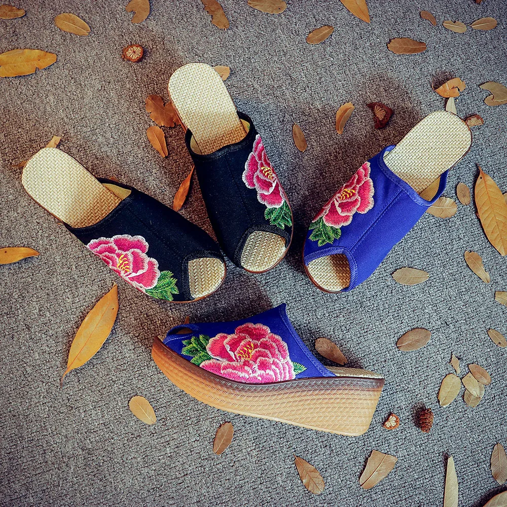 Veowalk Flower Embroidered Women Canvas Wedge Slide Slippers Peep Toe Retro Ladies Comfortable Summer Slip On Platform Shoes image 3