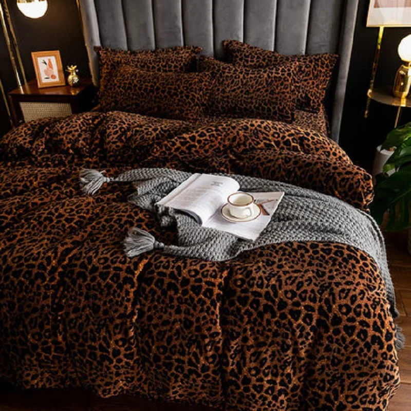 Winter Milk Velvet Four Piece Set Thickened Coral Bed Sheet Double-sided Plush Quilt Cover Black White Spotted Flannel Bedding