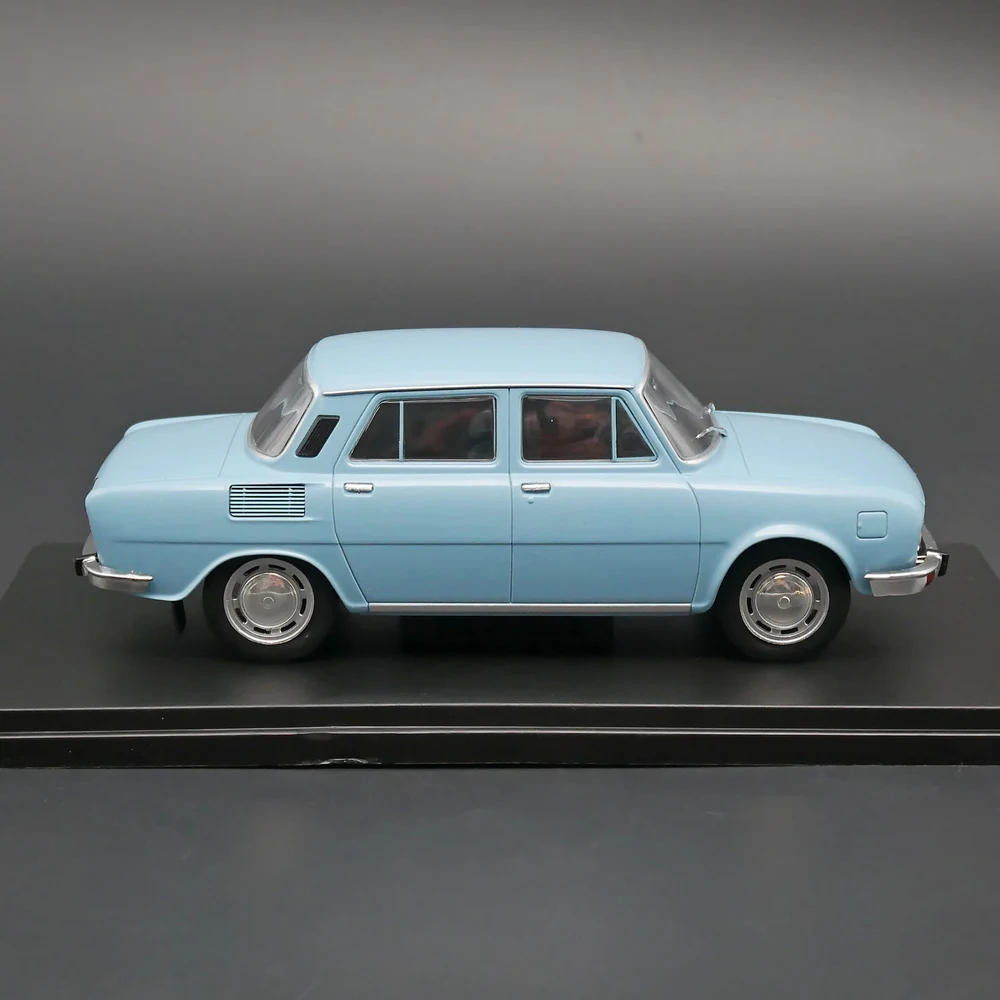 IXO / Hachette 1:24 Skoda 100 L 1974 Metal Toy Car Diecast Model