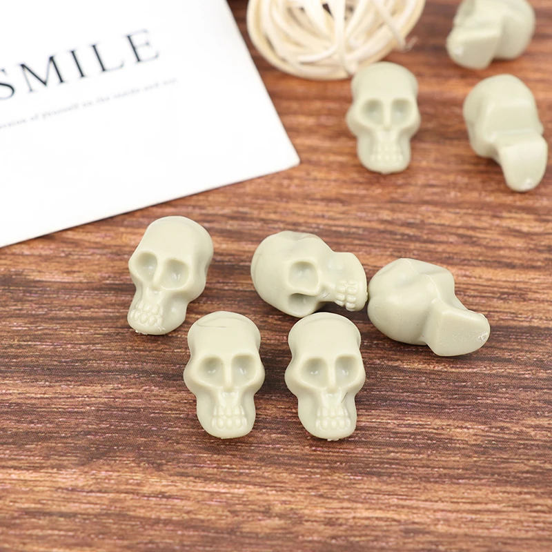 50Pcs การจำลอง Skull ของเล่นโมเดิร์น Mini Skull ตกแต่งบ้านตลกของเล่นคอลเลกชัน Miniatures ชุด2*1.5ซม.