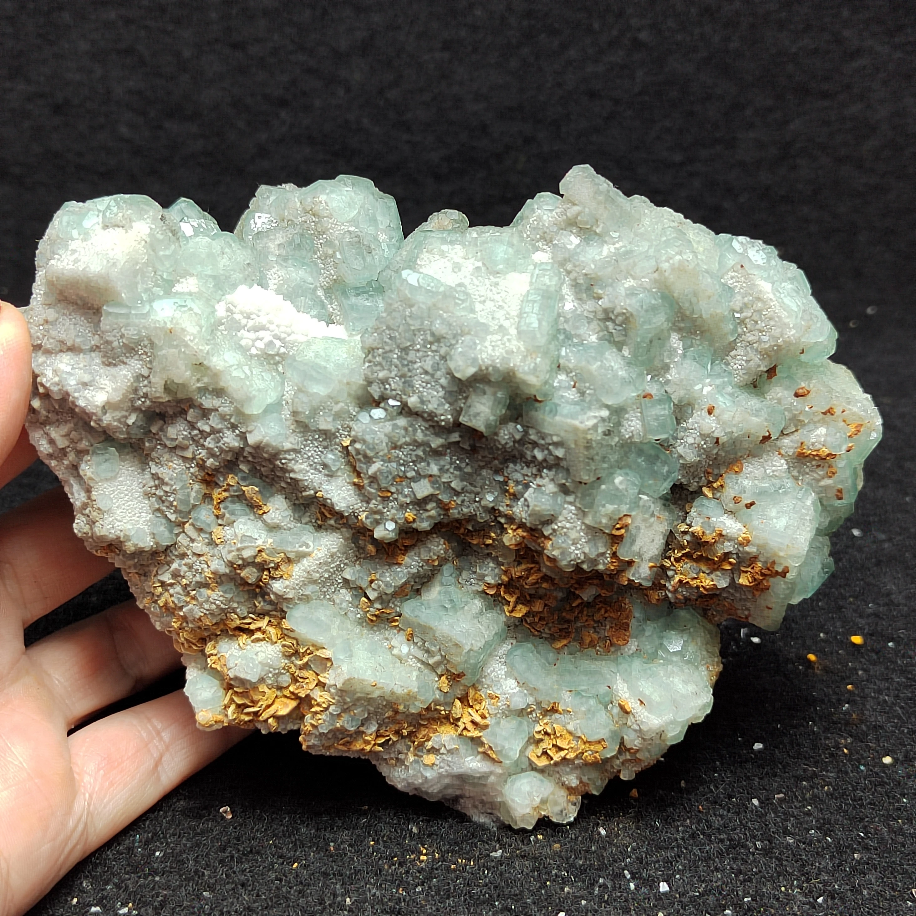 

327gNatural green blue fluorite and quartz mineral specimen aura healing energy home decoration teaching specimen ornaments