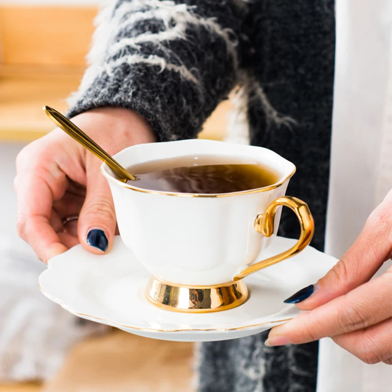 Hand-painted Golden Handle Tea Cup & Saucer set With Spoon European Simple Gold Rim Coffee Mugs Luxury Concentrate Cup Porcelain