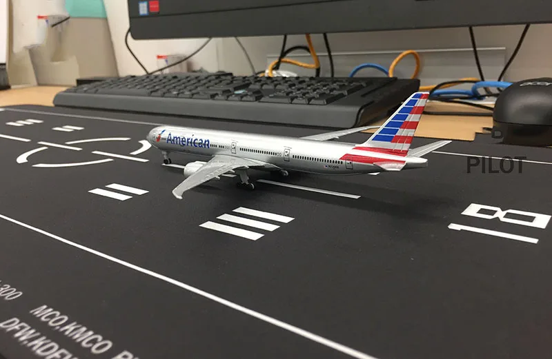 1:400Scale Airport Passenger aircraft runway model Civil airliner Boeing plane model aircraft scene display toy mouse pad