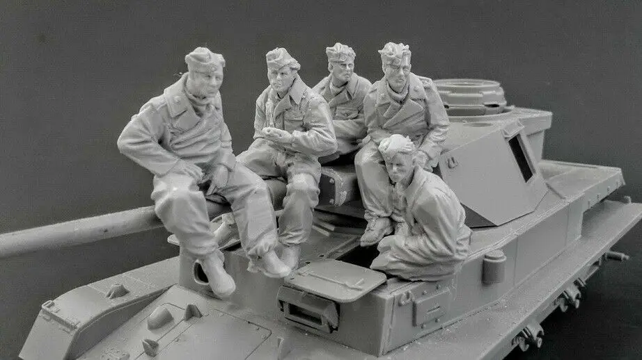 Unassambled 1/35 ancient Panzer  Crews (5 figures)   (NO TANK )Resin figure miniature model kits Unpainted