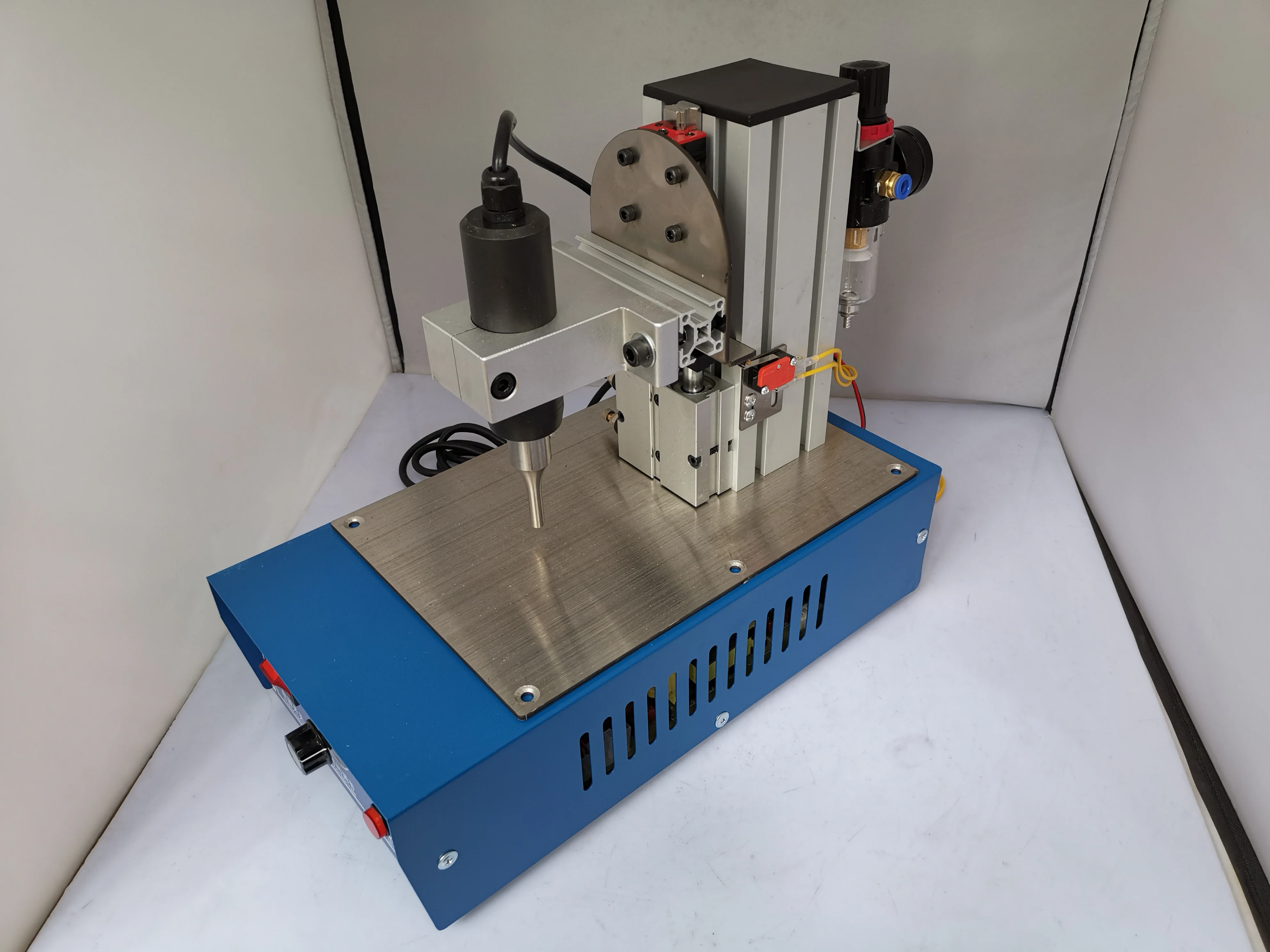 35K 1200W Foot-operated pneumatic ultrasonic spot welding machine mask ear band Non-woven fabric spot welding machine