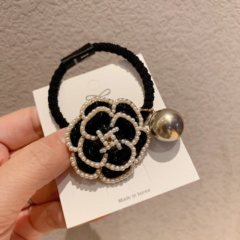 2024 Vintage Camellia Bow Pearl Hair Tie Flower Tie Ponytail Black and White Head Rope Rubber Band Big Brand Luxury