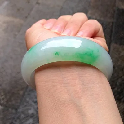 

Send Certificate Natural Burmese Jade 54-64mm Light Green Two-color Bracelet Elegant Princess Jewelry Send Mom to Girlfriend